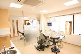 診療室は、明るく手元が見やすい環境で、お仕事しやすいですよ。