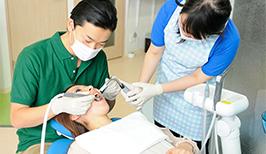 審美歯科やインプラント治療にも対応しています。