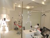 すっきりとした空間で、効率的に作業ができるよう開放感のある診療室です。